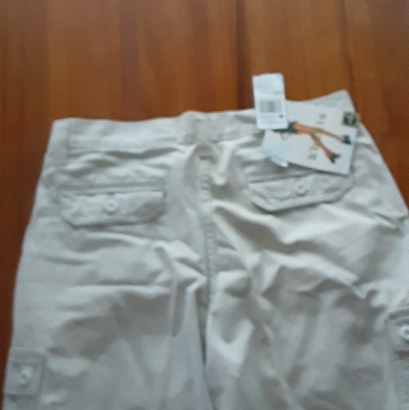 Levi's khaki shorts - Picture 3 of 3